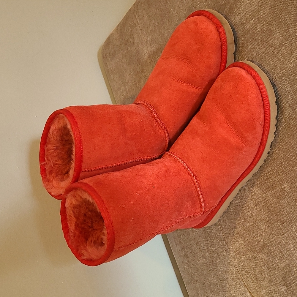 Red Ugg Short Boots women's 7 VGUC